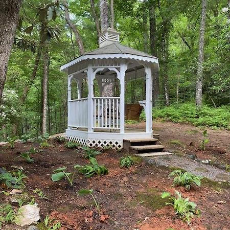 Lolly'S Treehouse Hotel Highlands Exterior photo
