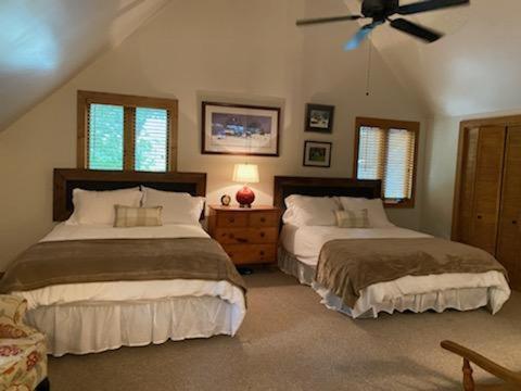Lolly'S Treehouse Hotel Highlands Exterior photo