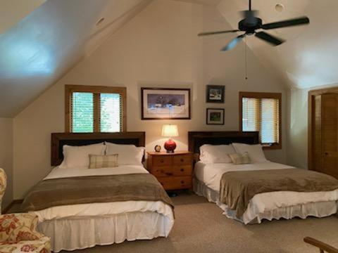 Lolly'S Treehouse Hotel Highlands Exterior photo